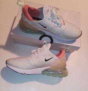 AIR MAX 270